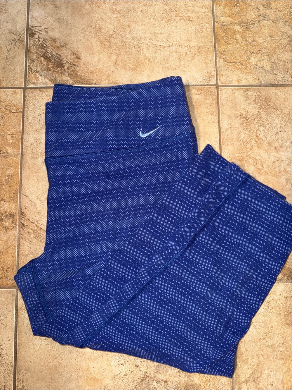 Nike women’s ' Royal Blue Patterned Athletic Leggings Capri length